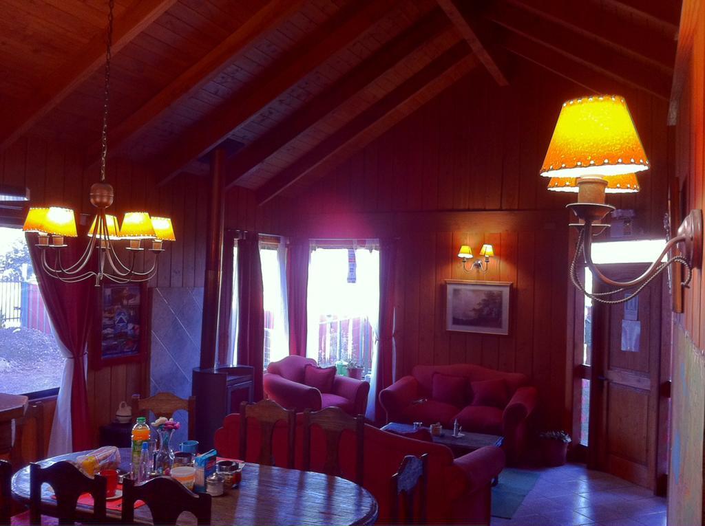 Hostal El Nogal プコン エクステリア 写真